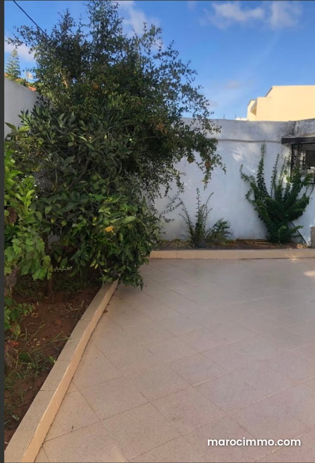 Villa de haut standing à vendre à Aviation Mabella. 3 pièces. Air conditionné et cheminée — 2