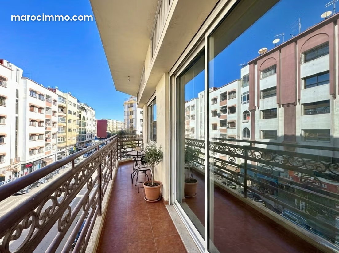 3-Bedroom Apartment with Terrace and Garage, Racine, Casablanca — Casablanca