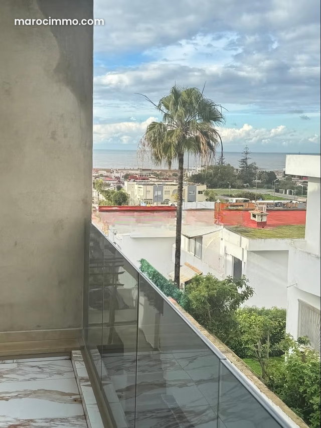 Villa de luxe à vendre à Harhoura. Surface de 510 m². Salon Marocain, sécurité — 2
