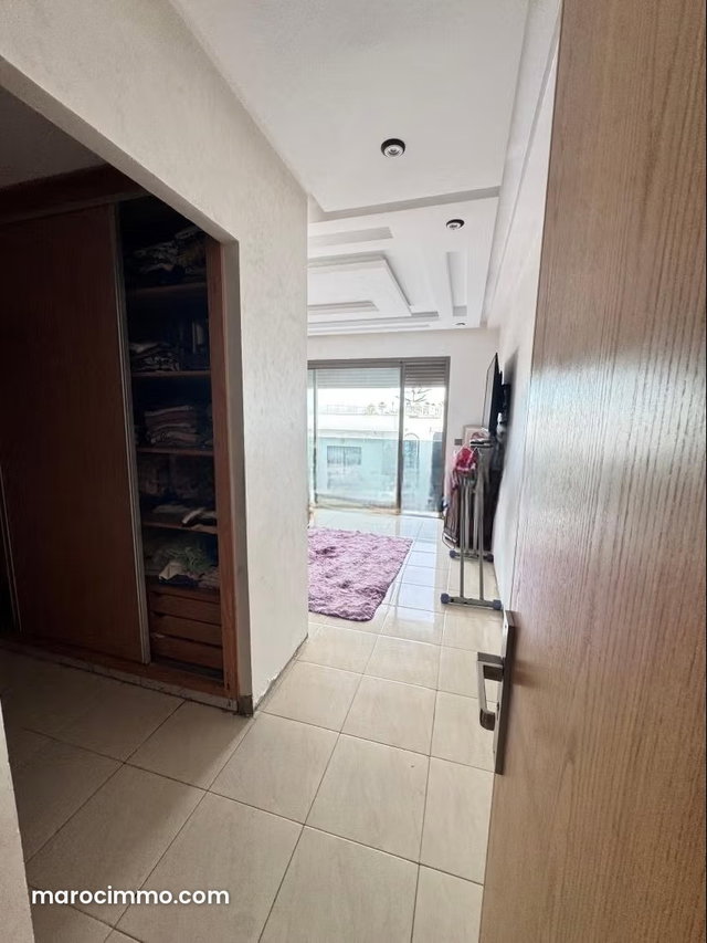 Villa de luxe à vendre à Harhoura. Surface de 510 m². Salon Marocain, sécurité — 3