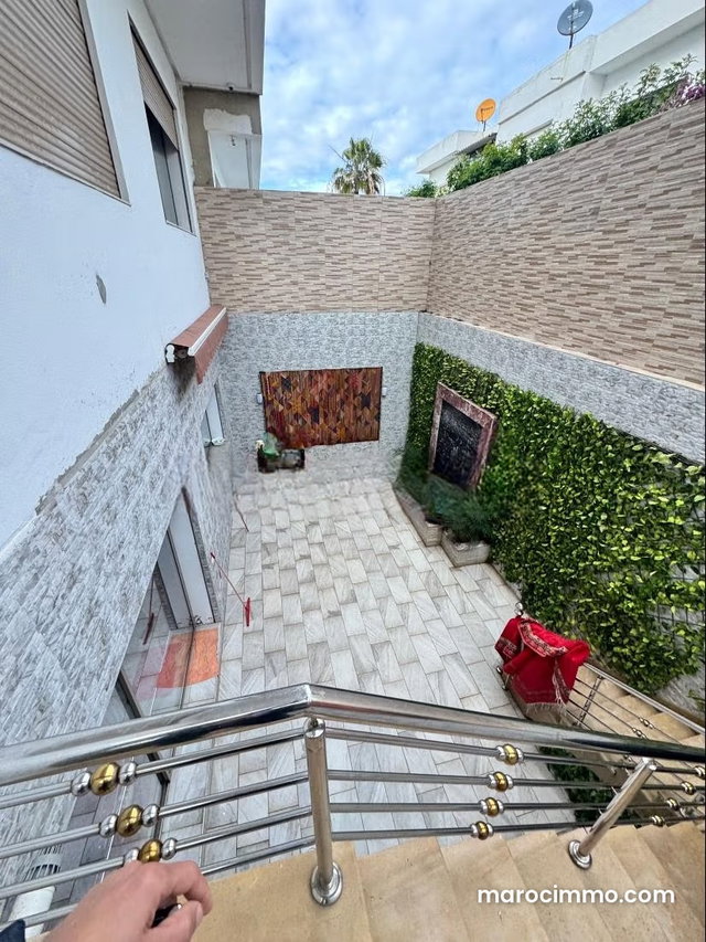 Villa de luxe à vendre à Harhoura. Surface de 510 m². Salon Marocain, sécurité — 5