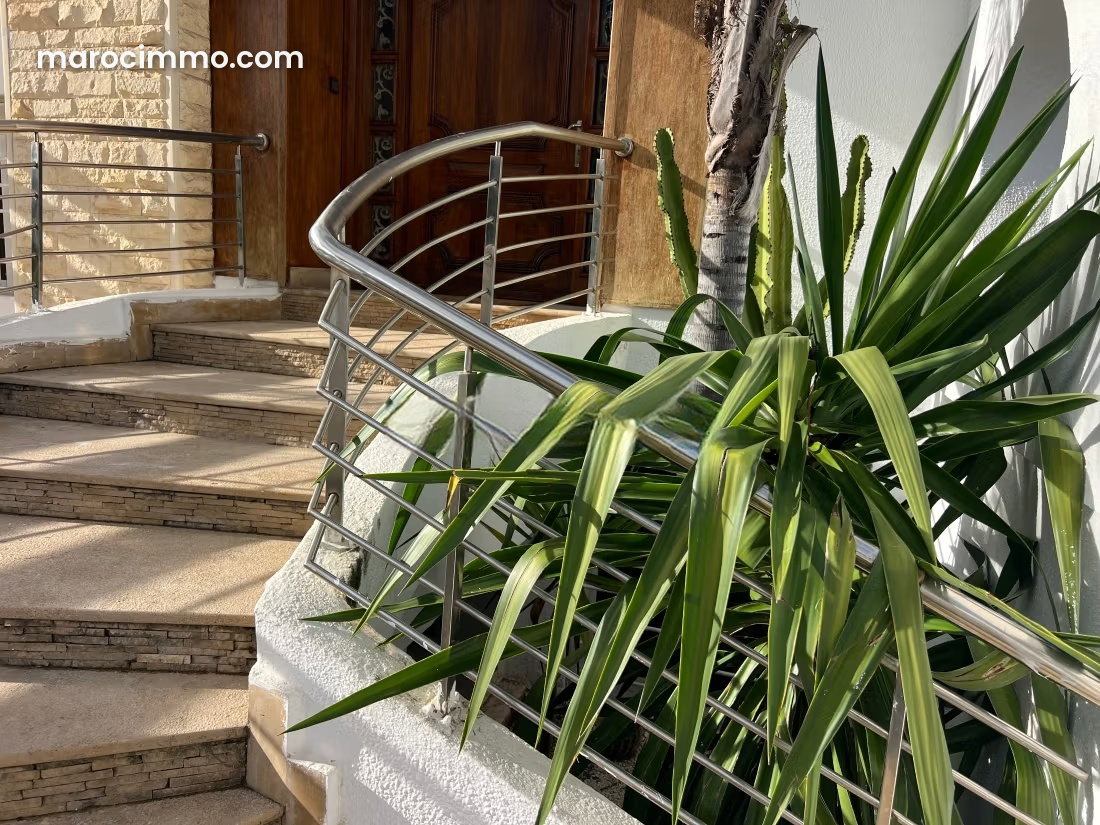 450 sqm Sea-View Villa with Pool, Harhoura, Temara — Temara