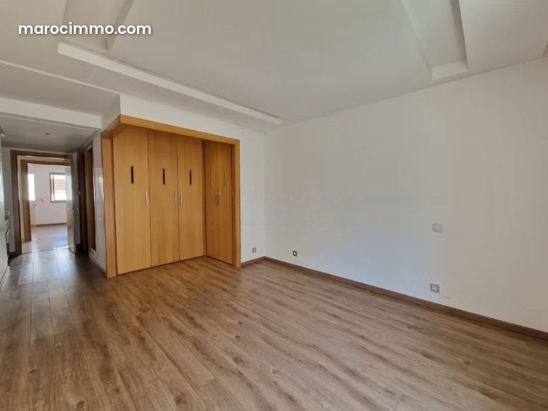 5-Room Apartment with Terrace in Casablanca’s Golden Triangle — Casablanca