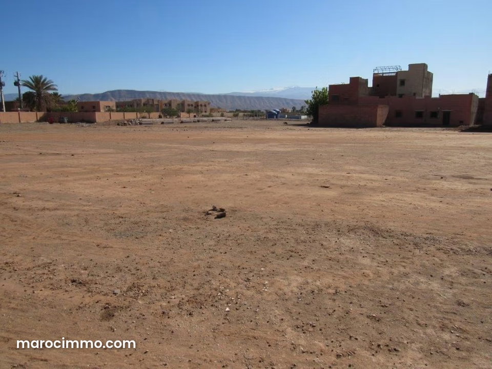 Land of 4014 m2 bordering Ouarzazate road