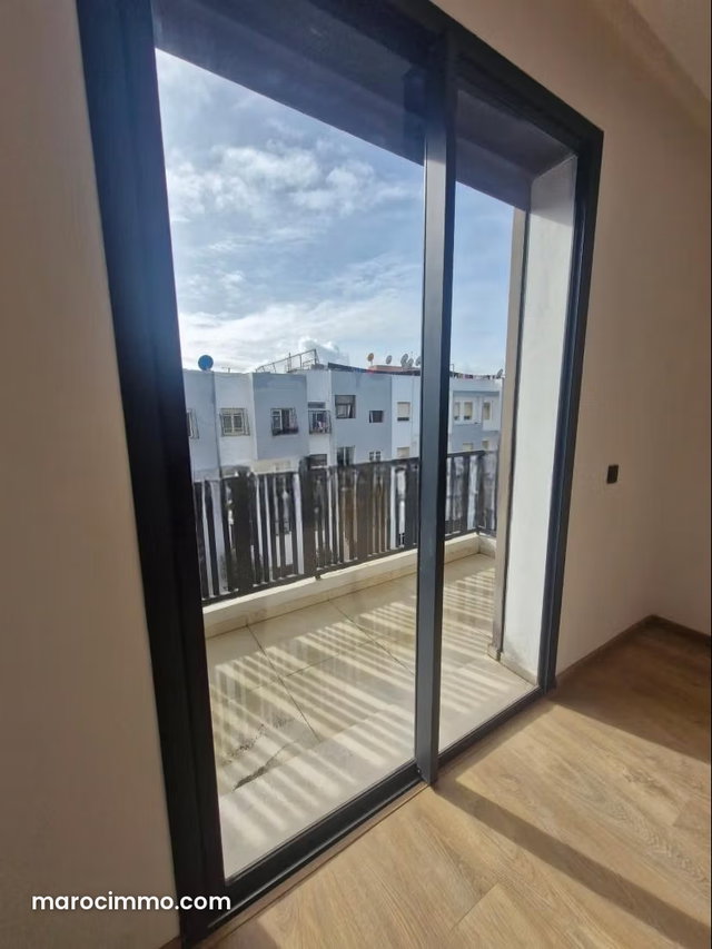 Superbe 3 chambres neuf Résidence fermé sécurisé avec jardin et piscine proche hôpital cheikh khalifa — 3