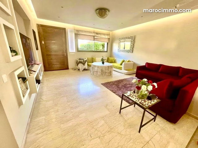 Villa de 4 chambres dans une résidence fermée — 4