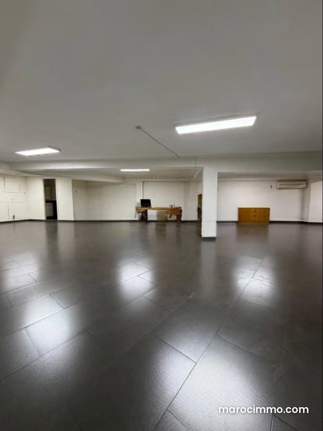 Local commercial à vendre à 2 mars — 2