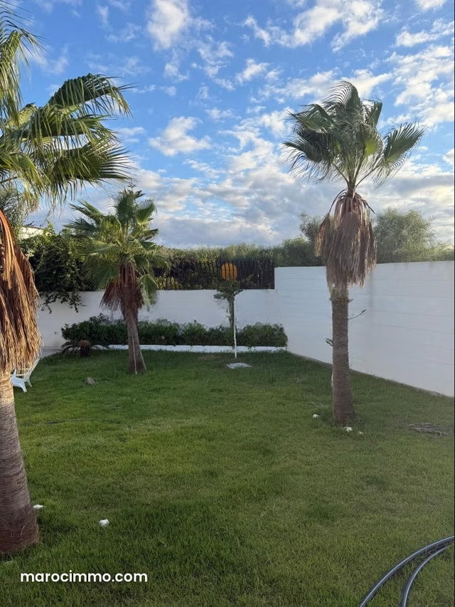 Villa de haut standing à vendre à jbila avec piscine et vue mer — 3