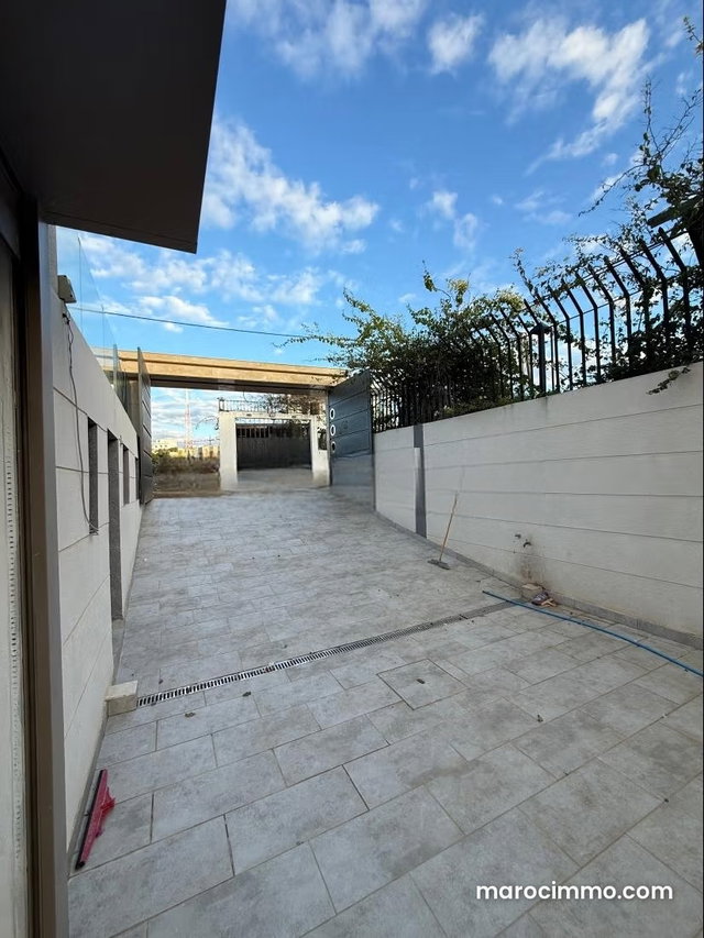 Villa de haut standing à vendre à jbila avec piscine et vue mer — 2