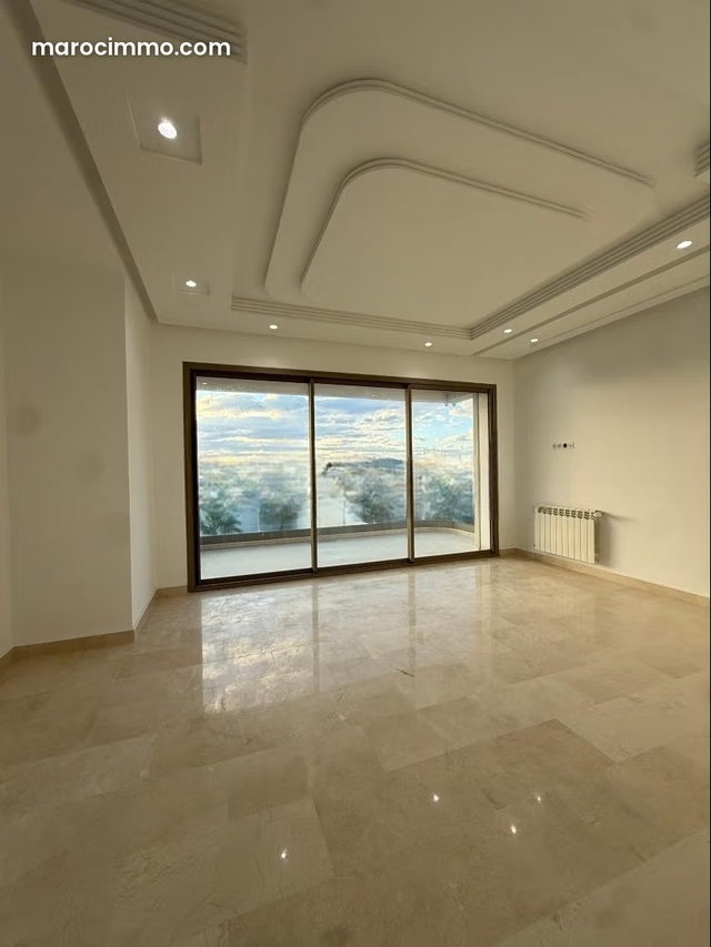 Villa de haut standing à vendre à jbila avec piscine et vue mer — 4