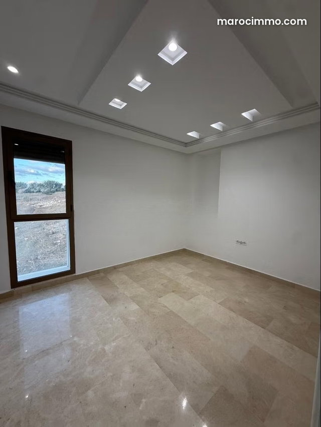Villa de haut standing à vendre à jbila avec piscine et vue mer — 5