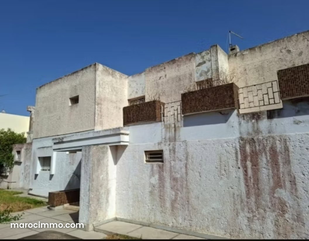 890 m² Villa to Renovate, Souissi, Rabat, Great Potential — Rabat