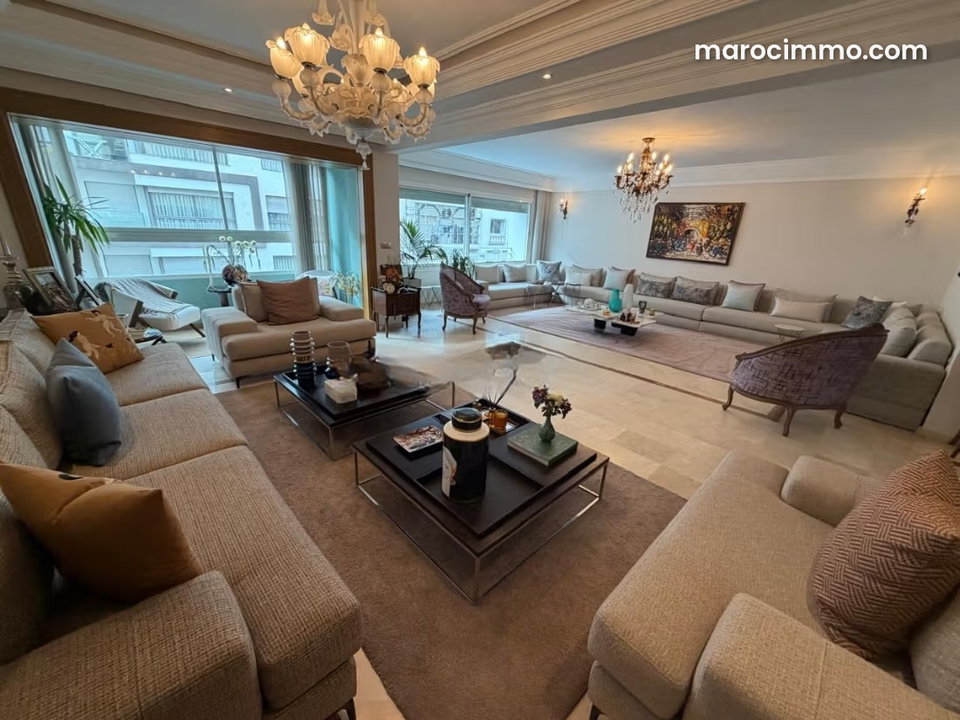 Appartement à vendre à Racine. Surface de 231 m². Avec ascenseur et terrasse