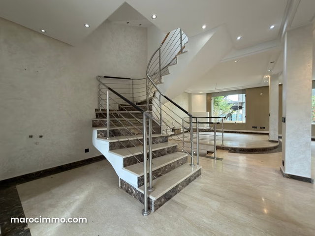 Exclusive villa à usage professionnel en plein coeur du CIL — 4