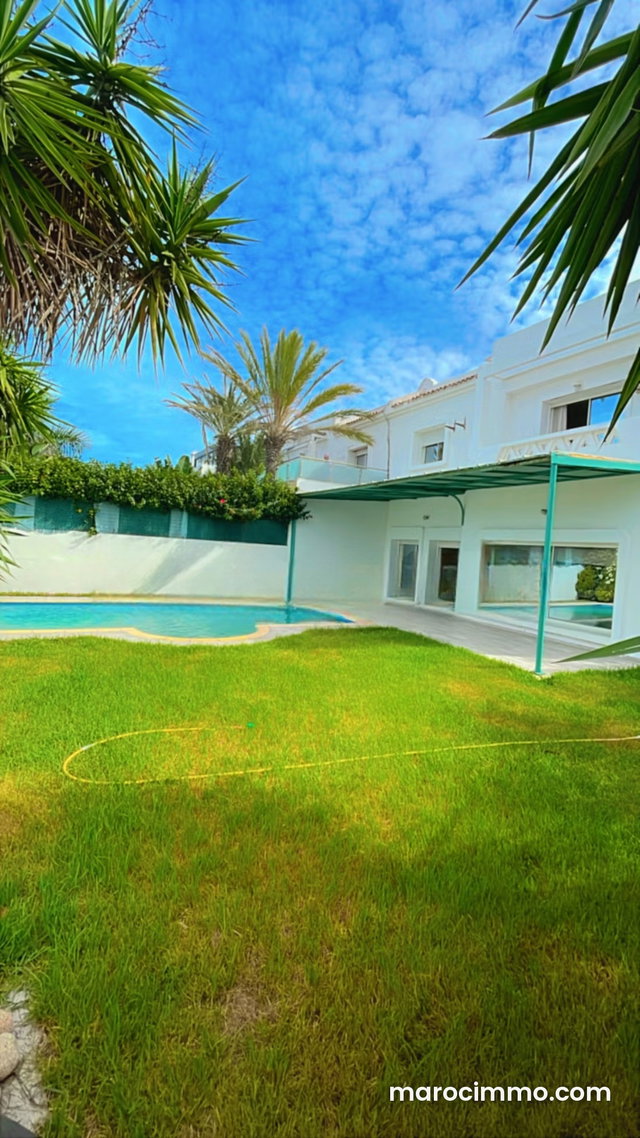 Luxury Villa for Rent in Ain Diab. 677 m². Parking and Garden — 2