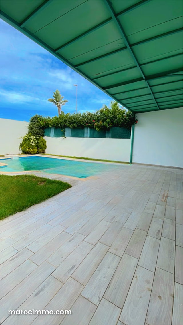 Luxury Villa for Rent in Ain Diab. 677 m². Parking and Garden — 3