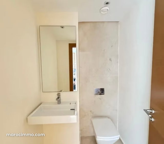 Superbe appartement à CFC vide à louer — 4