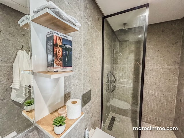 Très bel studio meublé à louer à CFC — 5