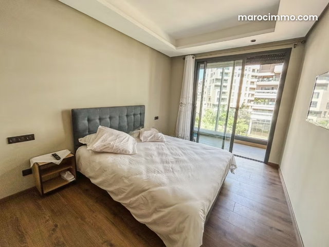 Très bel studio meublé à louer à CFC — 2