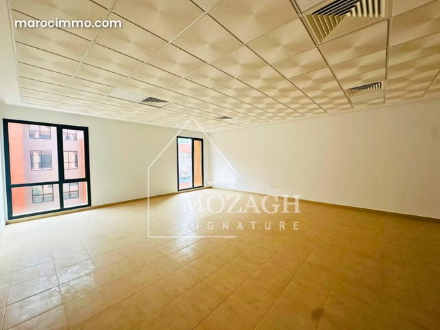 Plateau bureau 67m² sur immeuble moderne à Guéliz — Marrakech