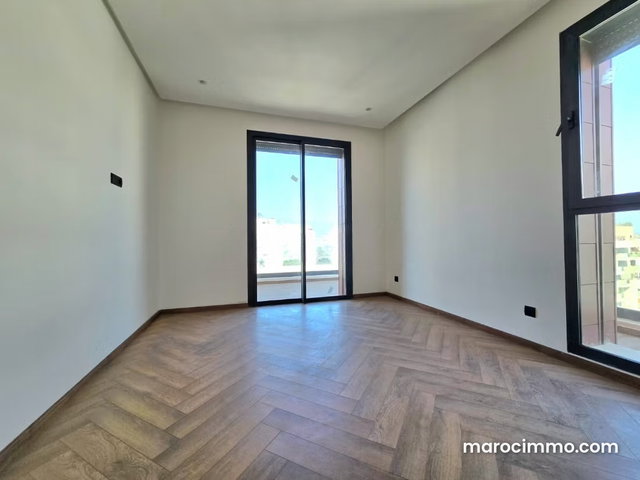 Appartement quatre chambres vide à louer CFC — 5