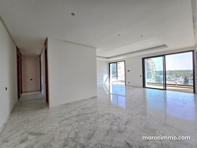 Appartement quatre chambres vide à louer CFC — الدار البيضاء