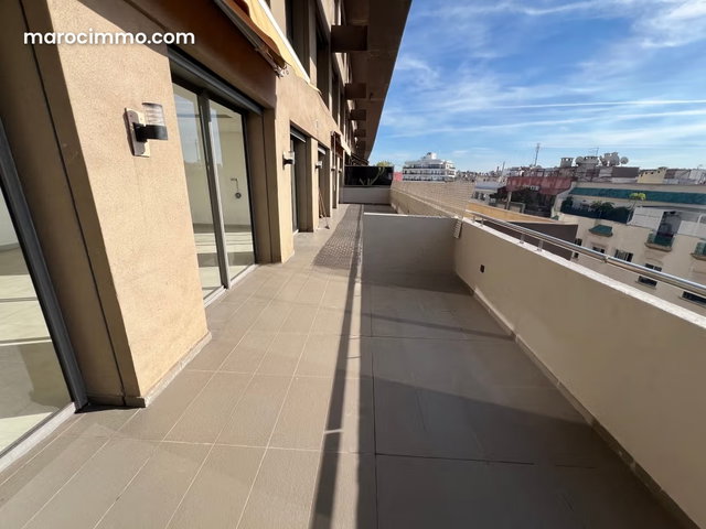 Très bel appartement en location à Gauthier. Superficie 220 m². Double vitrage et porte blindée — 2