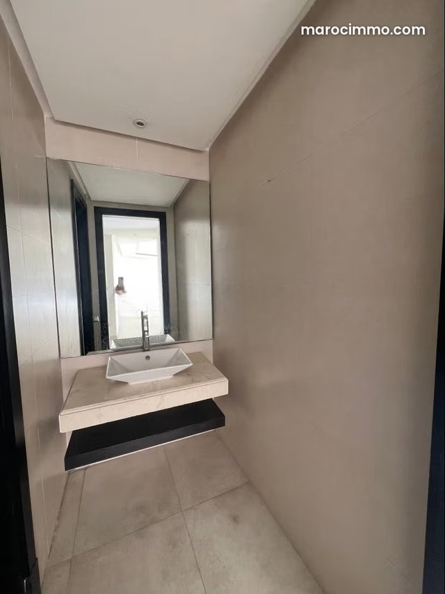 Très bel appartement en location à Gauthier. Superficie 220 m². Double vitrage et porte blindée — 5