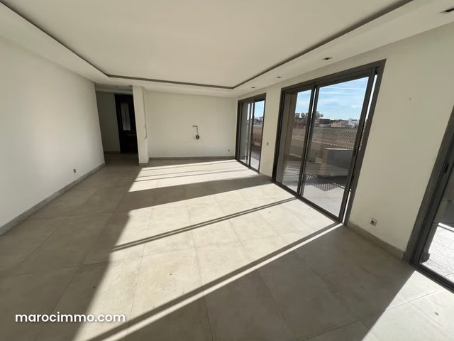 Très bel appartement en location à Gauthier. Superficie 220 m². Double vitrage et porte blindée — 4