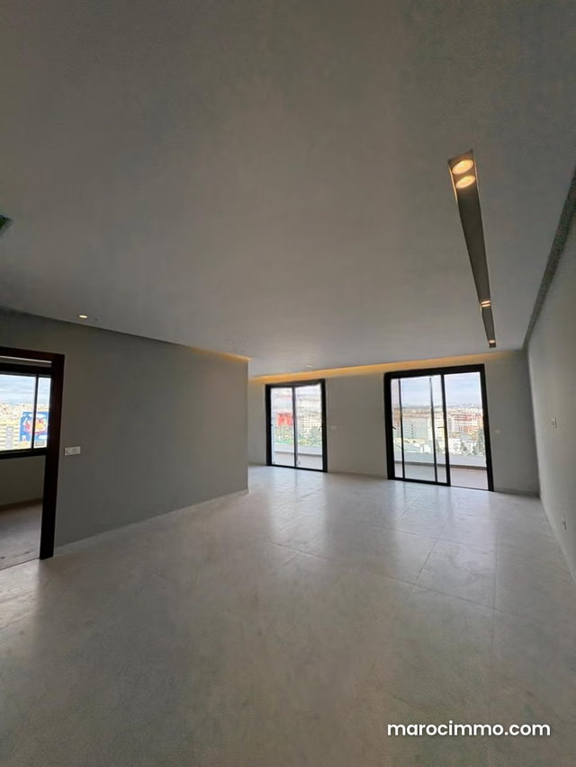 Appartement neuf vide — 2