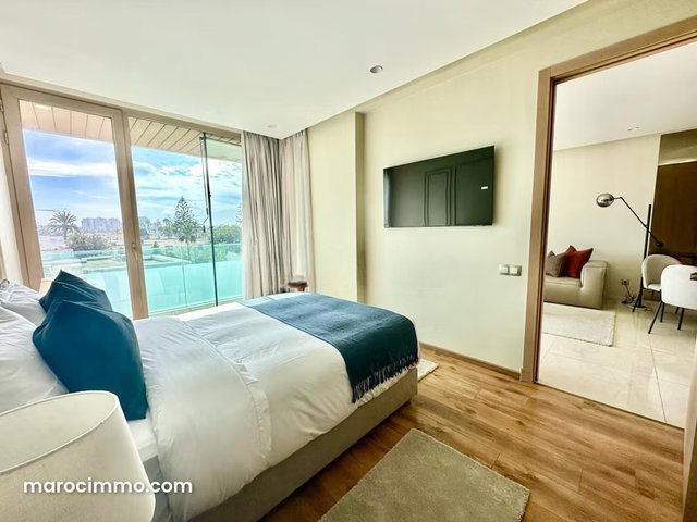 Burgundy/1 bedroom apartment no overlooking — 3