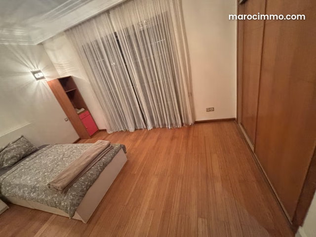 Appartement en location à Triangle d'Or. 9 grandes pièces. Bien meublé — 4