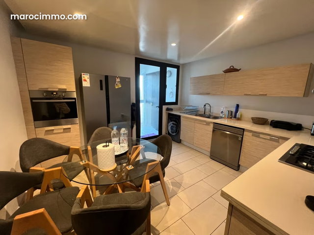 Location d'un appartement à Ain Diab. Surface totale 200 m². Bien meublé — 5