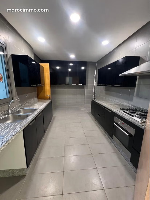 Location villa de luxe à Ville Verte. Superficie 370 m². Air conditionné et cheminée — 3