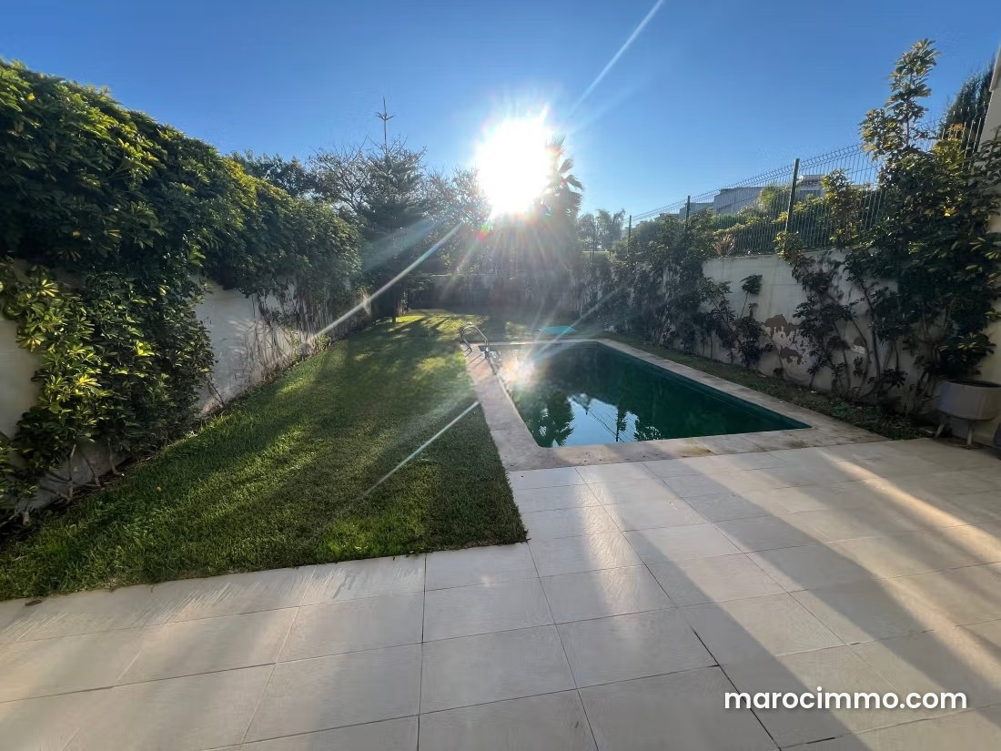 Luxury villa for rent in Ville Verte, Bouskoura, with garden and terrace — Bouskoura