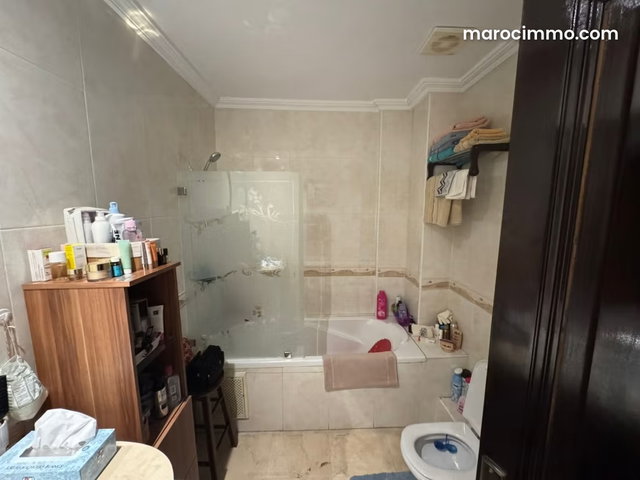 Bel Apt à Vendre Les Hopitaux — 4