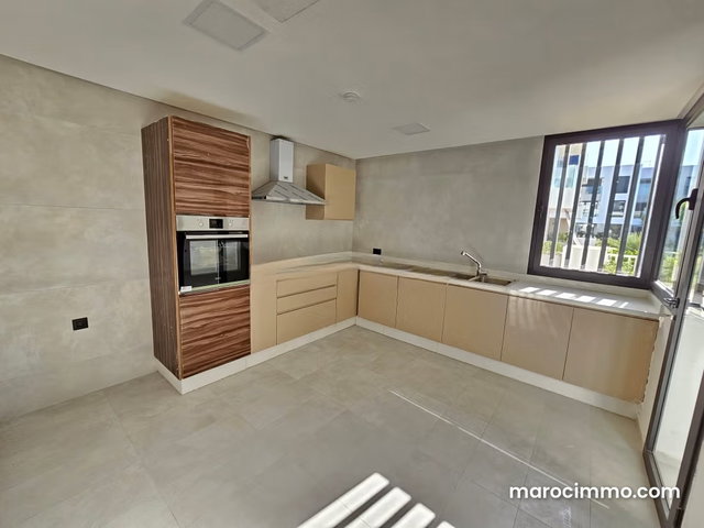 T4 vide de 223m² en rdj – 3 chambres ch. Perso — 5