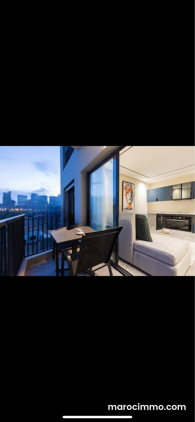 Studio unique vue dégagée sur CFC avec terrasse étage élevé 43m2 — 2