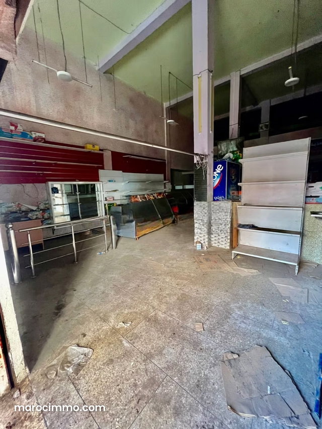 Un espace commercial spacieux a vendre — 4
