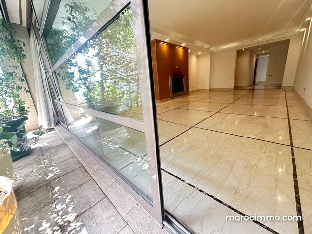 Sublime appartement de 4 chambres ch du personnel VIDE au Triangle d’or — 2