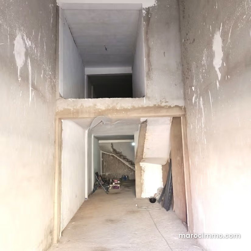 Local commercial 155 m², 3 niveaux, Dar Bouazza à vendre — Dar Bouazza