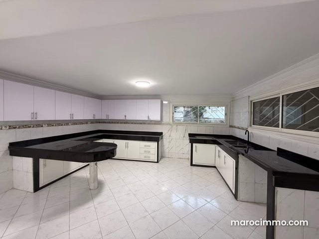 Location villa de luxe à Riyad. 6 pièces confortables. Salon traditionnel et porte blindée — 5