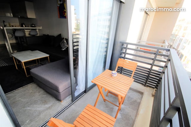 Anfa loue luxueux studio traversant balcon — 3