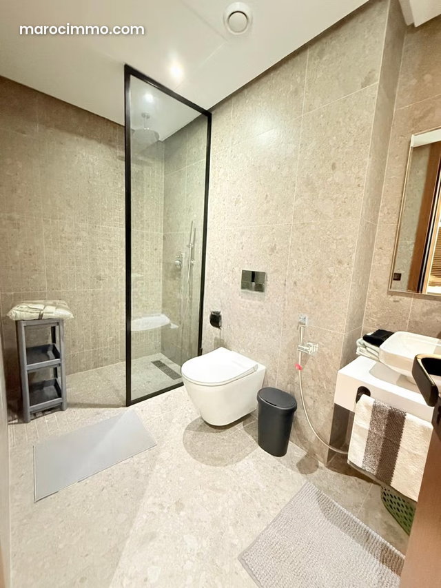 Studio neuf meublé à louer – CFC, Uptown Tower — 4