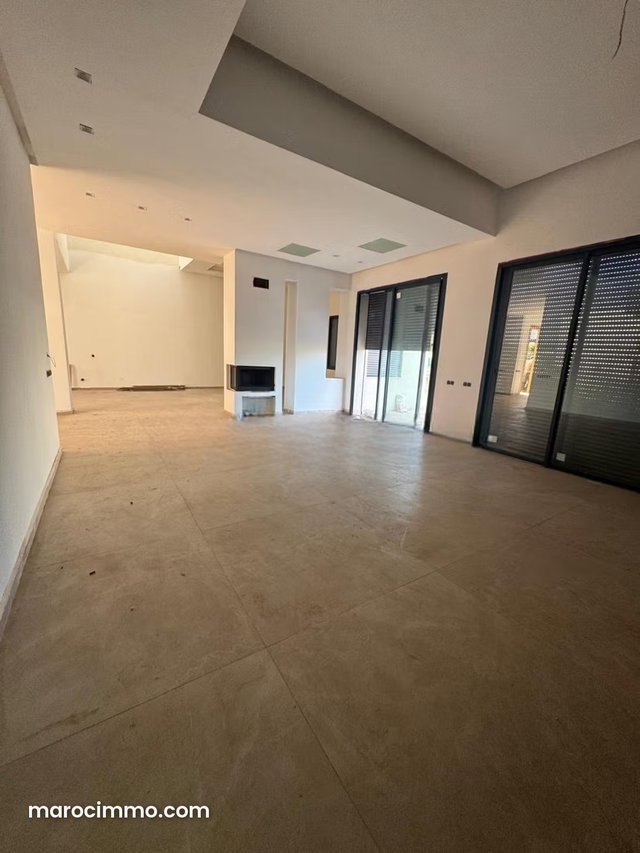 A Vendre Villa à Bouskoura avec jardin et piscine — 5