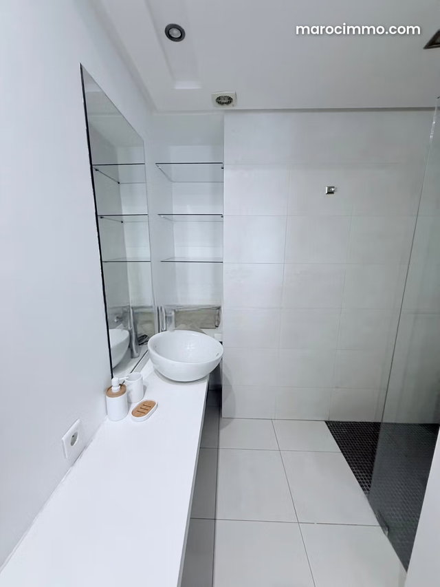 Beautiful studio for rent near Lyautey High School — 4