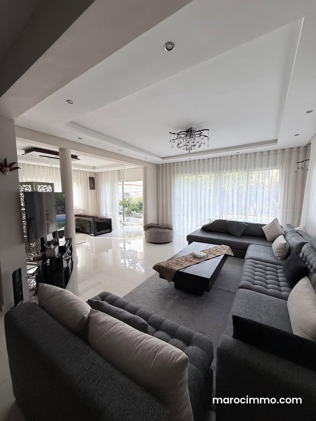 Villa de 1035m² A VENDRE à Souissi RABAT — 4
