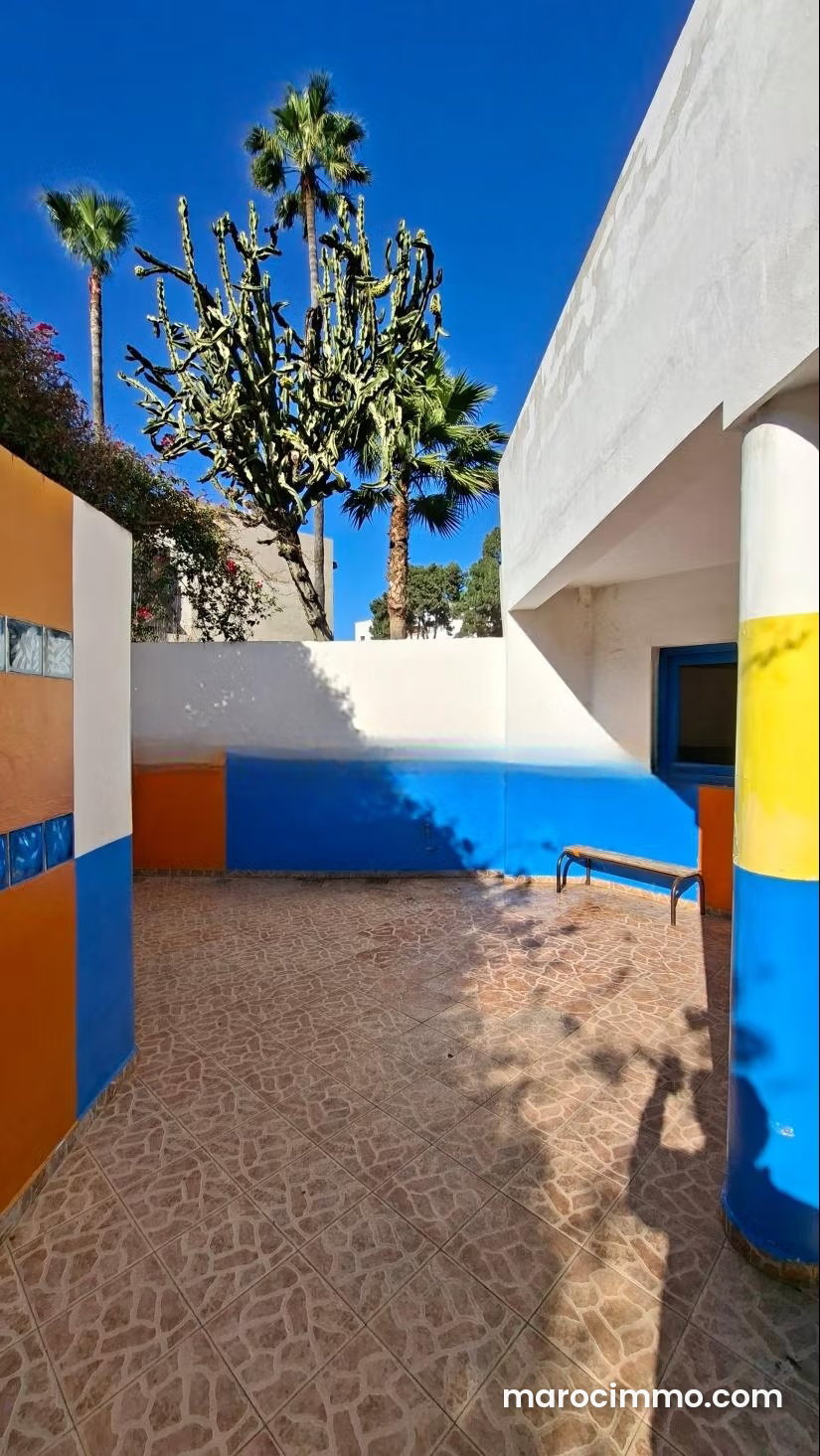 Local commercial 700 m² sur 3 niveaux, Oasis, Casablanca — Casablanca
