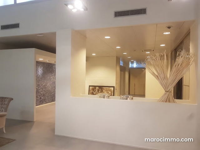 Vend local commercial en Centre. Superficie 1000 m² — Tanger