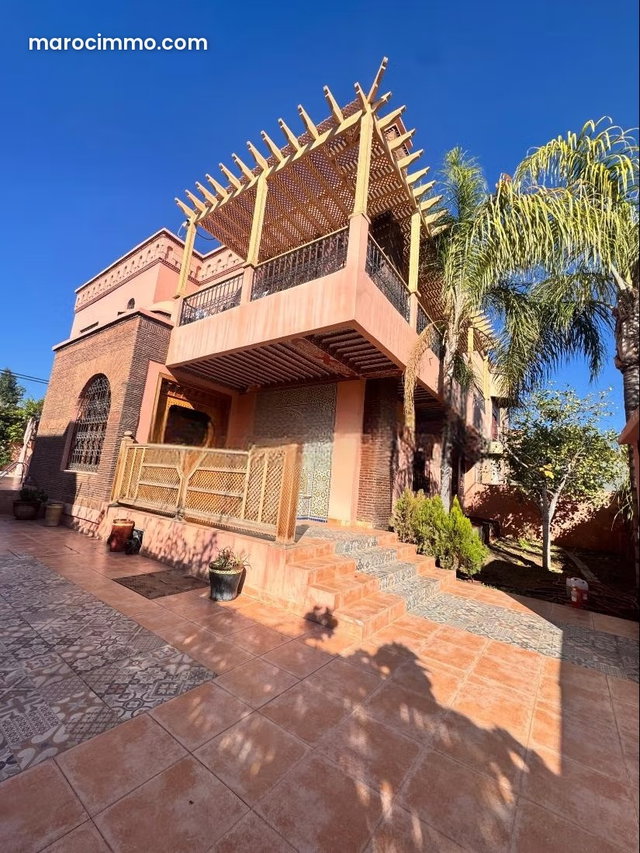 Moroccan villa for sale in Marrakech - Targa style, carved cedar ceilings, pool — 2